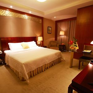 Executive Queen Room